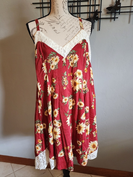 Forever 21 Dresses & Skirts - Forever 21 Floral Lace Trim Slip Dress
